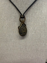 Load image into Gallery viewer, Lilly Genuine Leather Necklace
