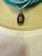 Load image into Gallery viewer, Genuine Leather Turquoise Shredded Necklace