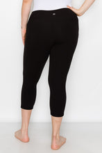 Load image into Gallery viewer, Black Yoga Capri Leggings with Pockets