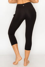 Load image into Gallery viewer, Black Yoga Capri Leggings with Pockets
