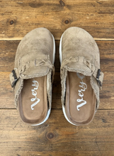 Load image into Gallery viewer, Very G Taupe Cali Slides