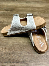 Load image into Gallery viewer, Very G White/Grey Lainey Sandals