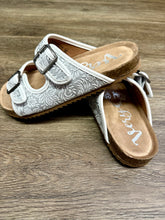 Load image into Gallery viewer, Very G White/Grey Lainey Sandals