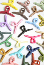 Load image into Gallery viewer, Twisty Claw Clip