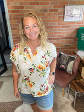 Load image into Gallery viewer, Pick Me Floral Top
