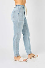 Load image into Gallery viewer, Judy Blue Light Wash Jogger Jeans