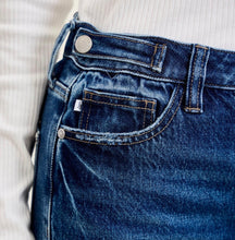 Load image into Gallery viewer, Judy Blue 90's Style Rigid Magic Dark Wash Jeans