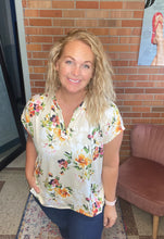 Load image into Gallery viewer, Pick Me Floral Top