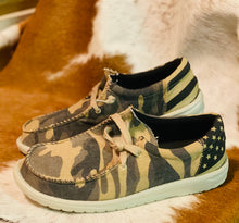 Load image into Gallery viewer, Men's Cade Camo Flag Shoes - Ella’s Arrow