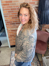 Load image into Gallery viewer, Search Me Camo Sherpa Reversable Jacket