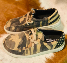 Load image into Gallery viewer, Men's Cade Camo Flag Shoes - Ella’s Arrow