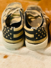 Load image into Gallery viewer, Men's Cade Camo Flag Shoes - Ella’s Arrow