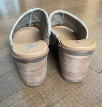 Load image into Gallery viewer, Gypsy Jazz Savannah Taupe Heels