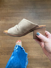 Load image into Gallery viewer, Gypsy Jazz Savannah Taupe Heels