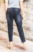 Load image into Gallery viewer, L&B Black Wash Boyfriend Fit Capris