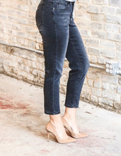 Load image into Gallery viewer, L&B Black Wash Boyfriend Fit Capris