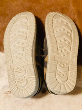 Load image into Gallery viewer, Men's Cade Camo Flag Shoes - Ella’s Arrow