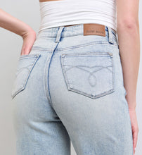 Load image into Gallery viewer, Judy Blue 90&#39;s Retro Tummy Control Jeans
