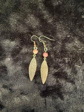 Load image into Gallery viewer, Vera Feather Bead Earrings
