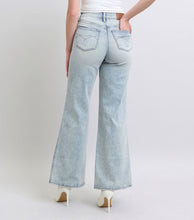 Load image into Gallery viewer, Judy Blue 90&#39;s Retro Tummy Control Jeans
