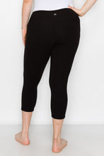 Load image into Gallery viewer, Black Yoga Capri Leggings with Pockets

