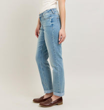 Load image into Gallery viewer, Judy Blue Light Wash Boyfriend Fit Jeans
