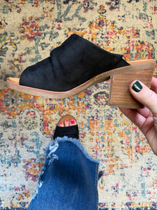 Gypsy Jazz Savannah Black Heels