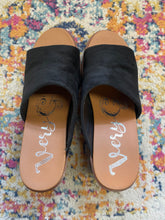 Load image into Gallery viewer, Gypsy Jazz Savannah Black Heels
