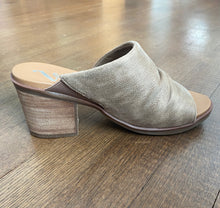 Load image into Gallery viewer, Gypsy Jazz Savannah Taupe Heels
